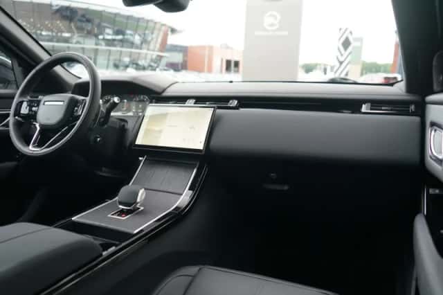 Land Rover Range Rover Velar (2026) thumbnail 3