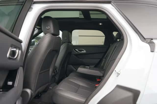 Land Rover Range Rover Velar (2026) thumbnail 5
