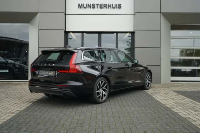 Volvo V60 (2020) thumbnail 2