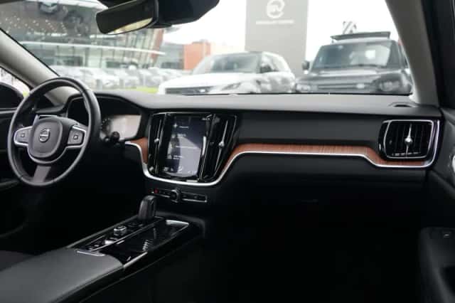 Volvo V60 (2020) thumbnail 3