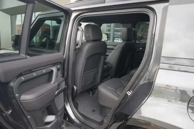 Land Rover Defender (2026) thumbnail 5