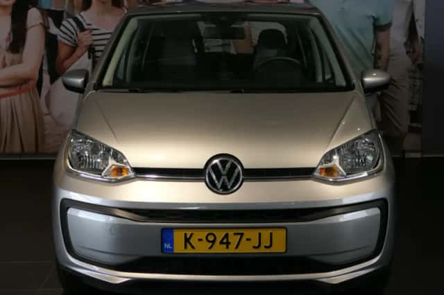Volkswagen Up! (2021) thumbnail 2