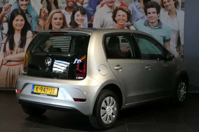 Volkswagen Up! (2021) thumbnail 3