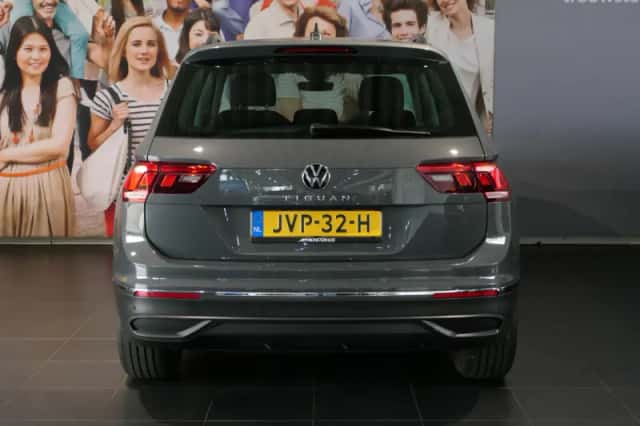 Volkswagen Tiguan (2021) thumbnail 4
