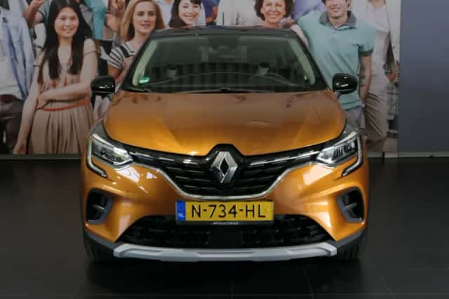 Renault Captur (2021) thumbnail 2