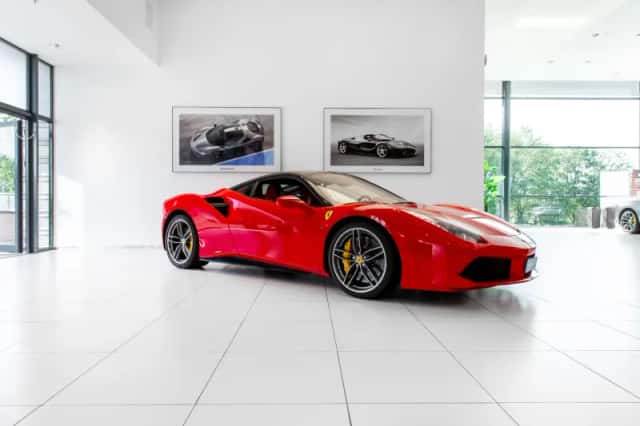 Ferrari 488 (2015) thumbnail 1