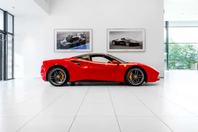 Ferrari 488 (2015) thumbnail 4