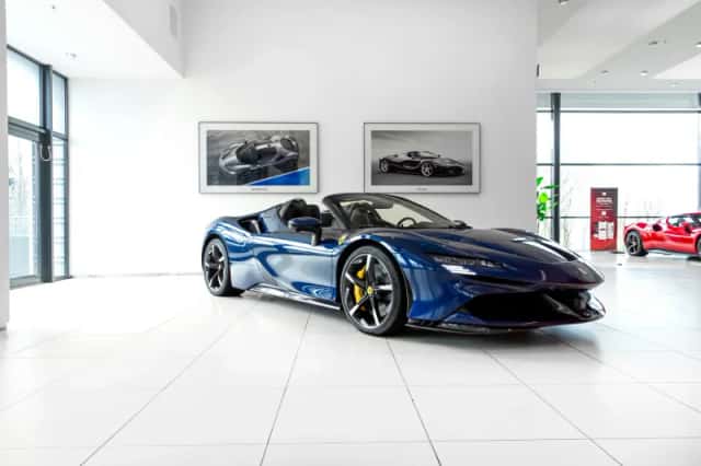 Ferrari SF90 Spider (2025) thumbnail 1
