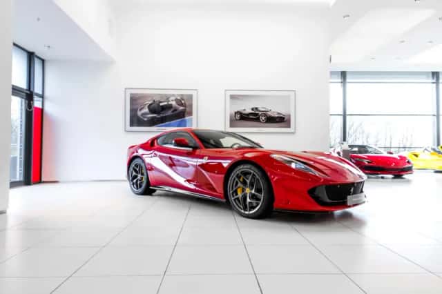 Ferrari 812 Superfast (2019) thumbnail 1