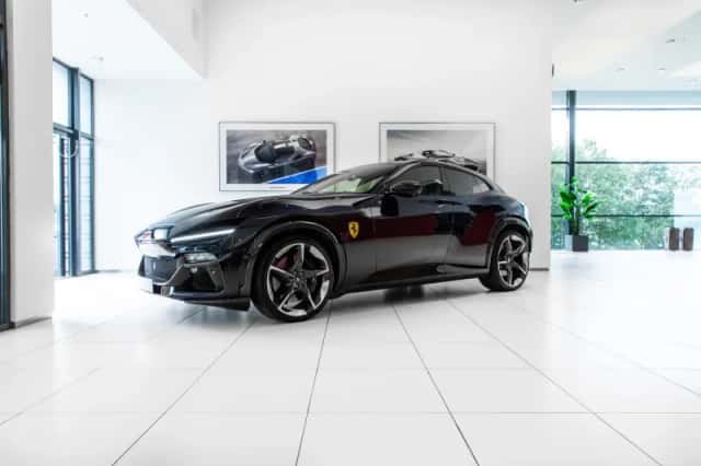 Ferrari Purosangue (2024) thumbnail 3