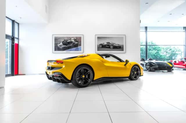 Ferrari 296 GTS (2024) thumbnail 4