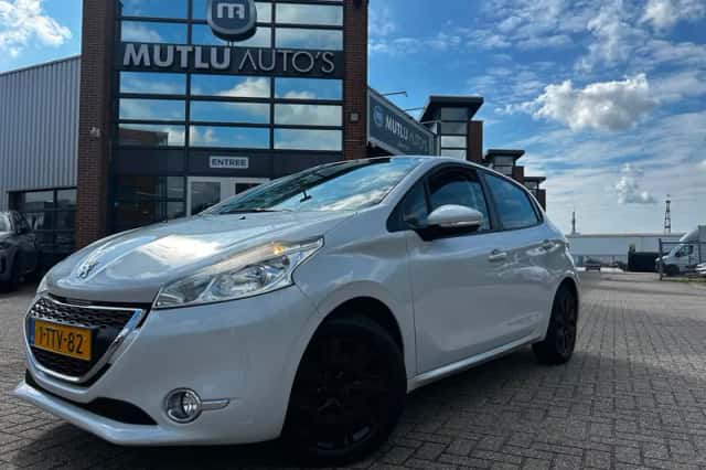 Peugeot 208 (2014) thumbnail 2