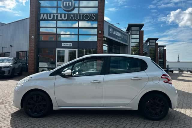 Peugeot 208 (2014) thumbnail 3