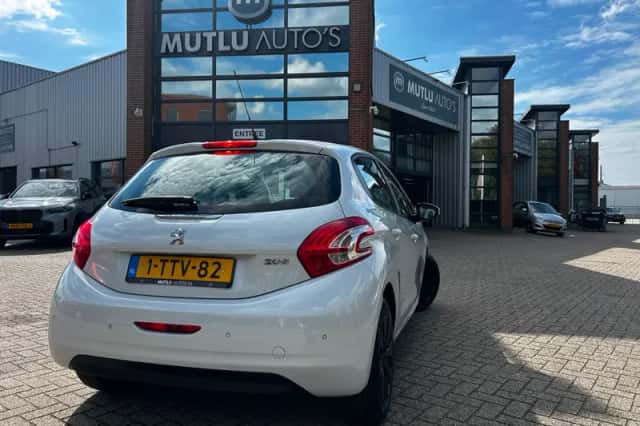 Peugeot 208 (2014) thumbnail 5