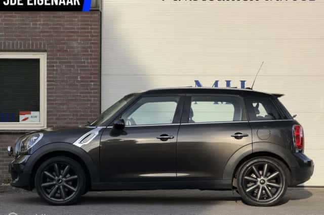 MINI Countryman (2015) thumbnail 2