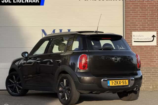 MINI Countryman (2015) thumbnail 3