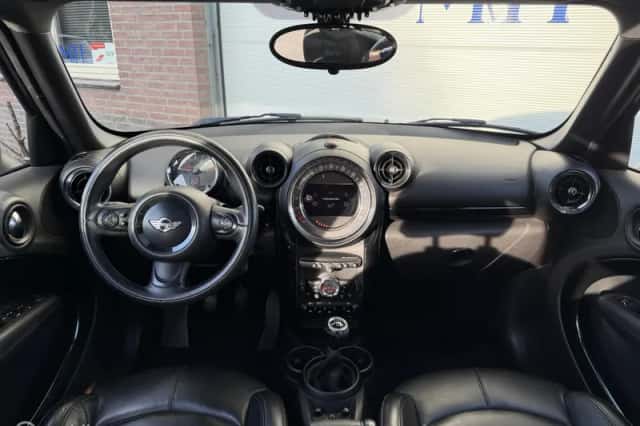 MINI Countryman (2015) thumbnail 4