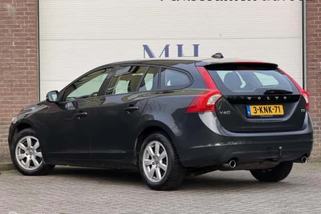 Volvo V60 (2013) thumbnail 3