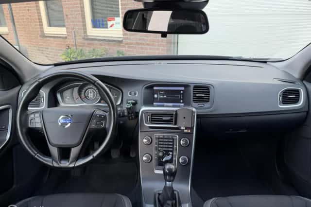 Volvo V60 (2013) thumbnail 4