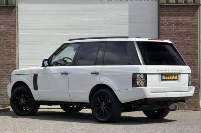Land Rover Range Rover (2011) thumbnail 3