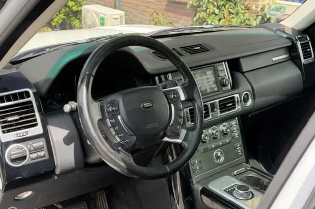 Land Rover Range Rover (2011) thumbnail 4
