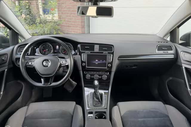 Volkswagen Golf (2013) thumbnail 4