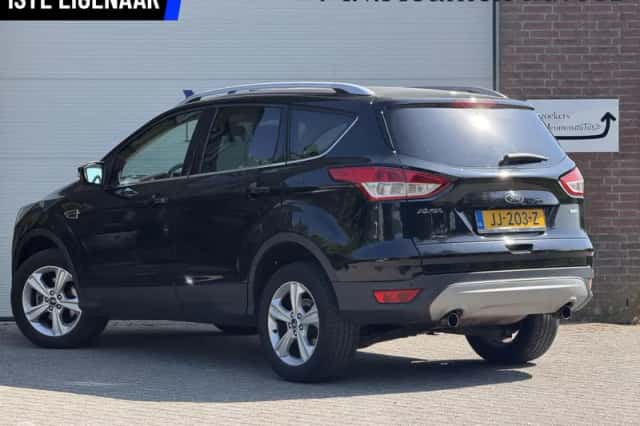 Ford Kuga (2016) thumbnail 3