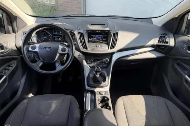 Ford Kuga (2016) thumbnail 4