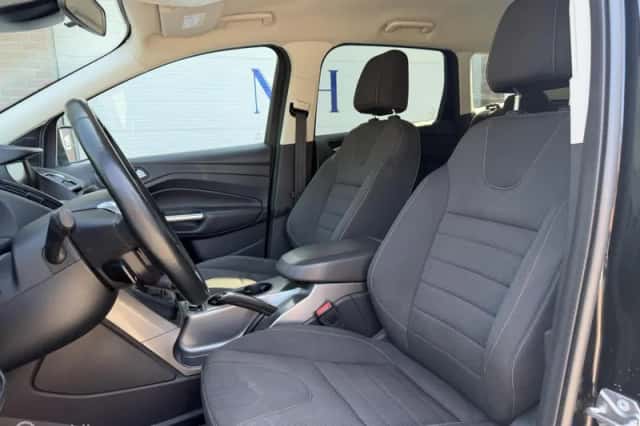 Ford Kuga (2016) thumbnail 5