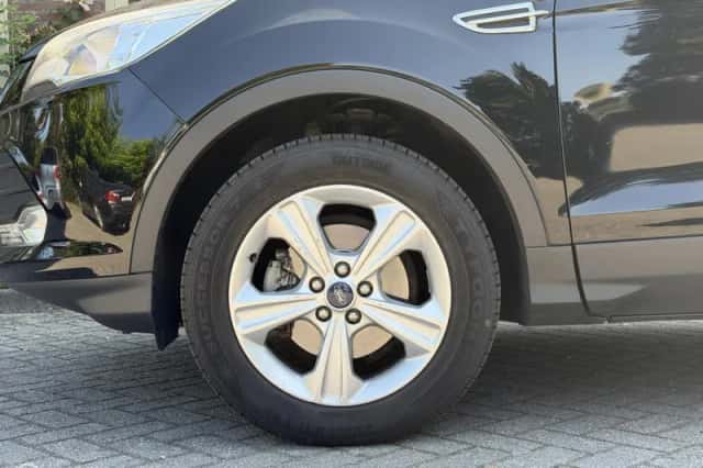 Ford Kuga (2016) thumbnail 6