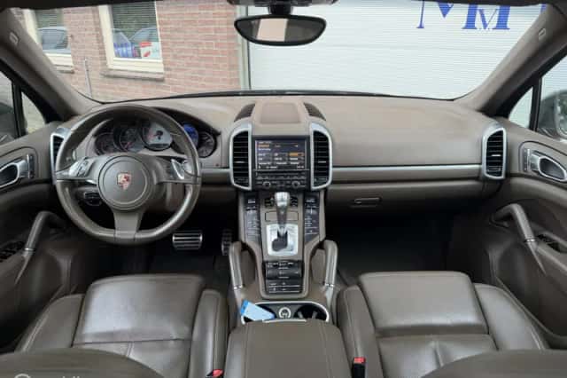 Porsche Cayenne (2010) thumbnail 4