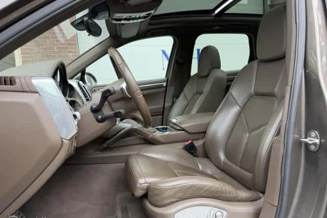 Porsche Cayenne (2010) thumbnail 5