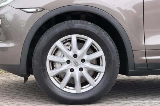 Porsche Cayenne (2010) thumbnail 6