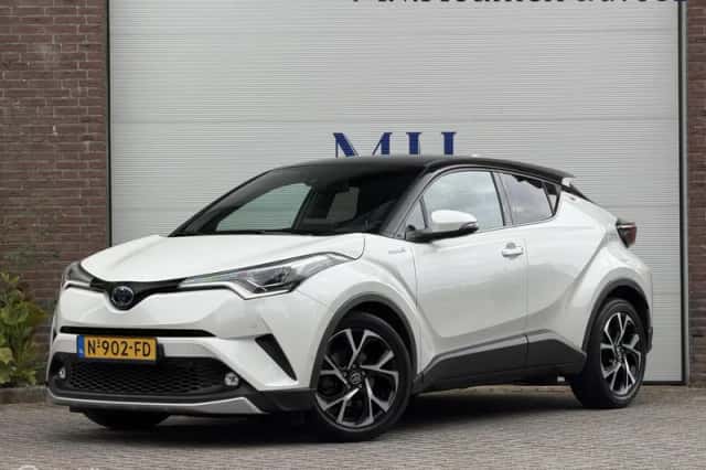 Toyota C-HR (2019) thumbnail 1