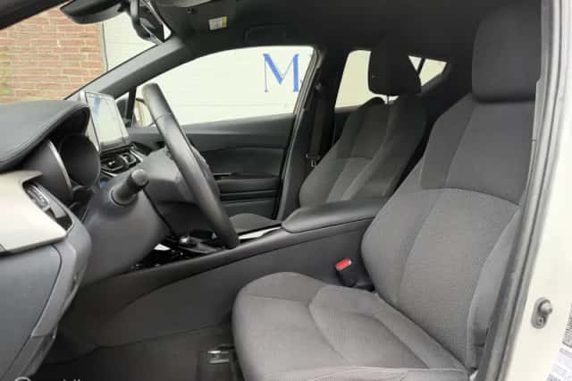 Toyota C-HR (2019) thumbnail 5