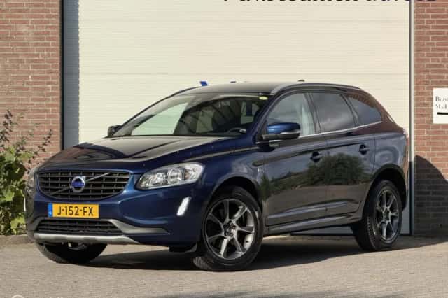 Volvo XC60 (2015) thumbnail 1