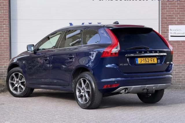 Volvo XC60 (2015) thumbnail 3