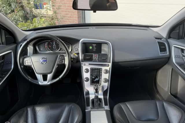 Volvo XC60 (2015) thumbnail 4