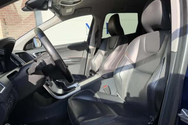 Volvo XC60 (2015) thumbnail 5