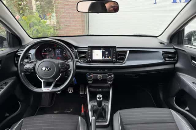 Kia Rio (2020) thumbnail 4