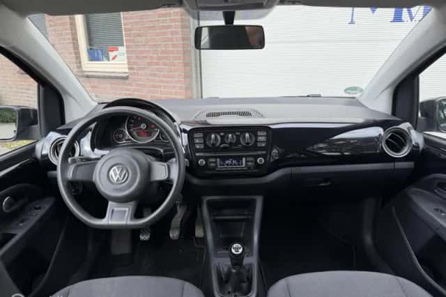Volkswagen Up! (2013) thumbnail 4