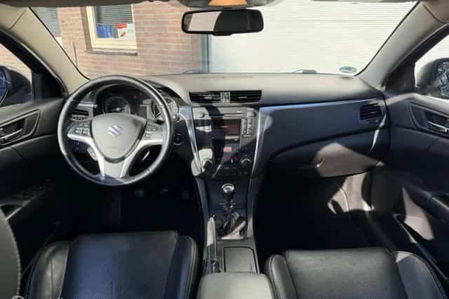 Suzuki Kizashi (2011) thumbnail 4