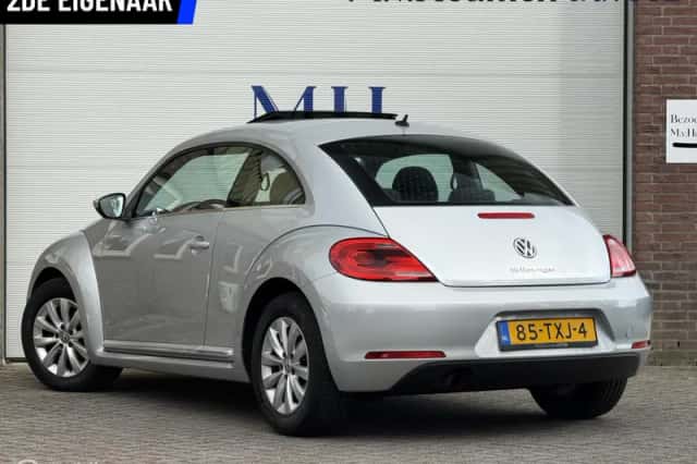 Volkswagen Beetle (2012) thumbnail 3
