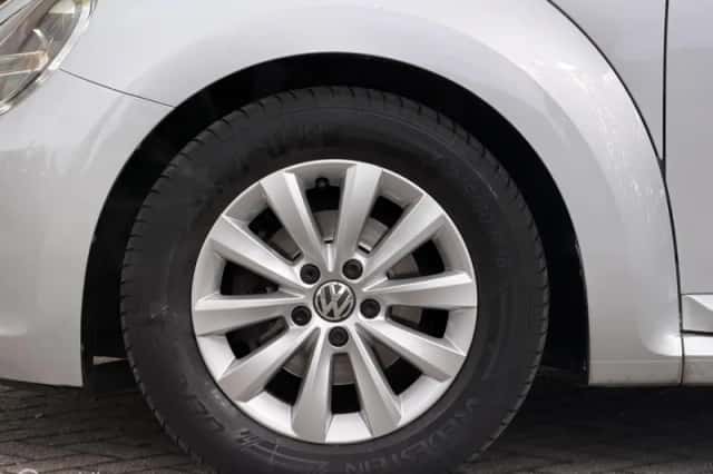 Volkswagen Beetle (2012) thumbnail 6
