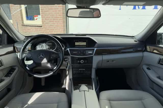 Mercedes-Benz E-Klasse (2009) thumbnail 4