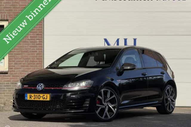 Volkswagen Golf (2016) thumbnail 1