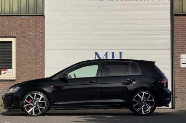 Volkswagen Golf (2016) thumbnail 2