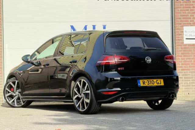 Volkswagen Golf (2016) thumbnail 3