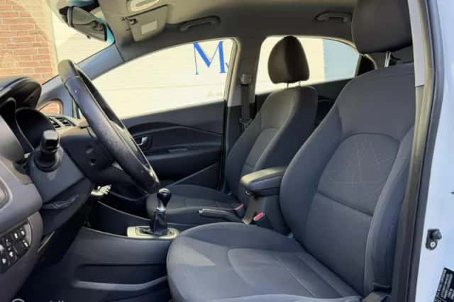 Kia Rio (2011) thumbnail 5