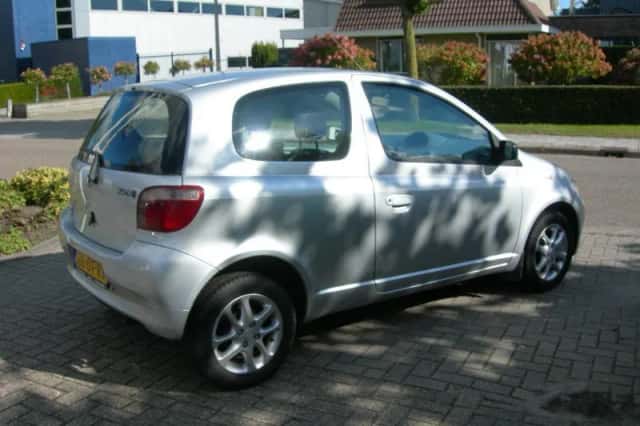 Toyota Yaris (1999) thumbnail 2